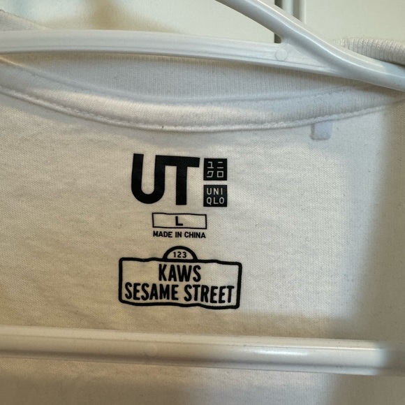 Uniqlo x Sesame Street x KAWS - Picture 3 of 3